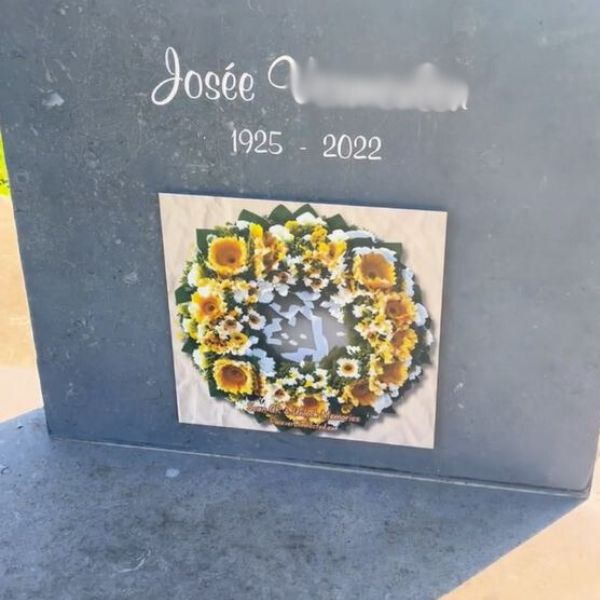 QR Bloemenkrans met zonnebloemen, veel kleine witte bloemen en groen