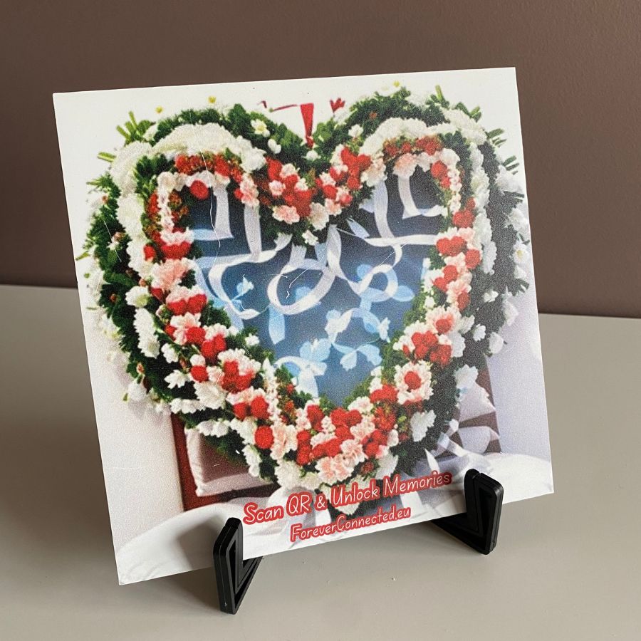 QR hartvormige bloemenkrans met felwitte rozen, Aziatische lelies, mini-anjers en kussenpompons